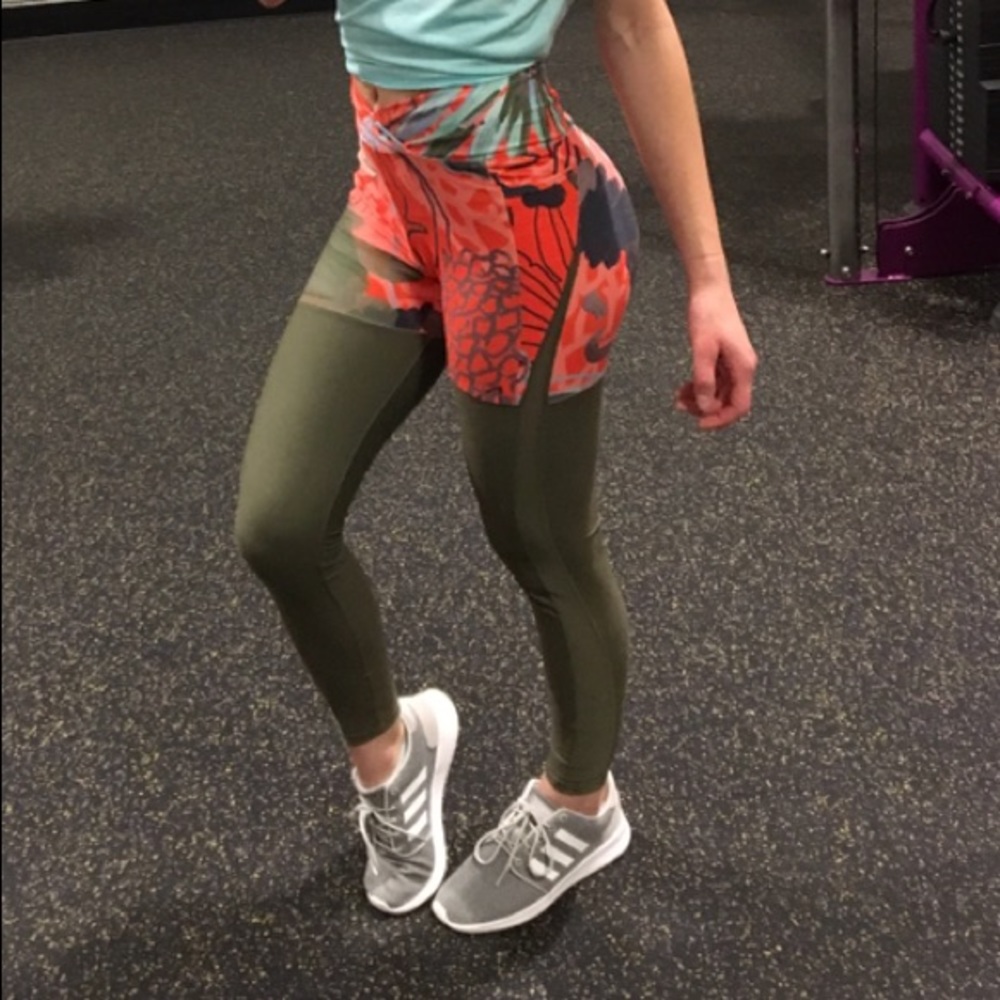 Nikki B pineapple leggings